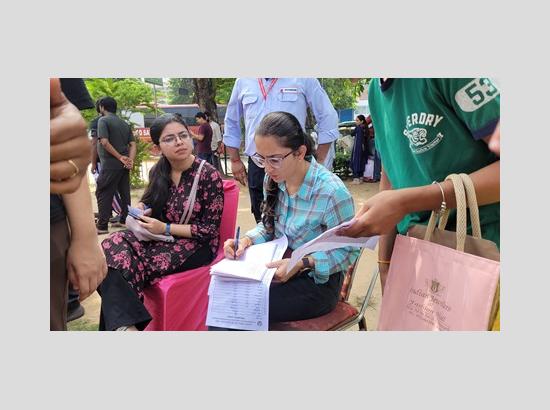 /doctors-at-pgi-set-up-open-opd-amid-protest-over-kolkata-doctors-death/